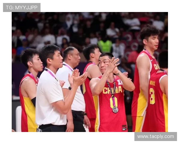 中国男篮精彩逆转战胜澳大利亚晋级亚洲杯决赛 全队展现顽强拼搏精神