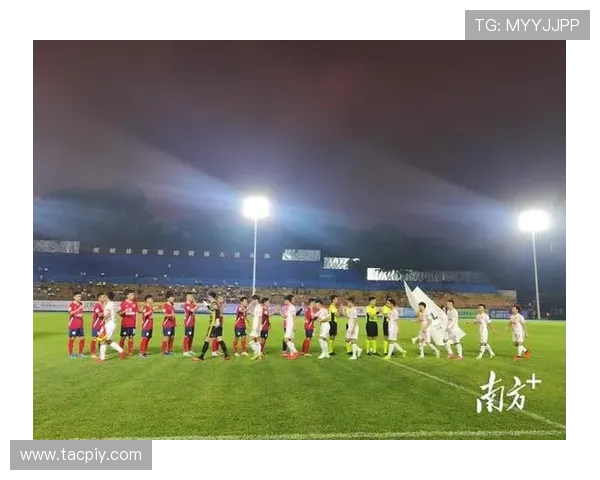 中国足球联赛新赛季揭幕战精彩纷呈 强强对决引爆全国球迷热情