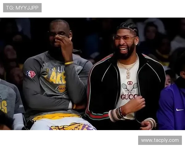 湖人队通过交易提升阵容实力，詹姆斯和浓眉欲带队重回总决赛